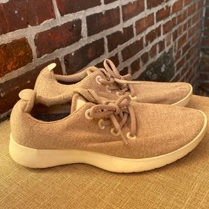 allbirds Wool Runners Sneaker in Pink. Size 8